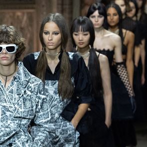 Мария Грация Киури отново облече жената <em>Dior</em>