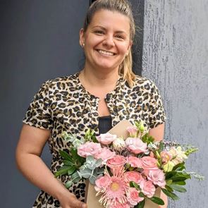 Букет в колет: Иновативният начин да зарадваш любимите си хора от разстояние