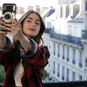 Лили Колинс има какво да каже на всички, които не харесват Emily in Paris