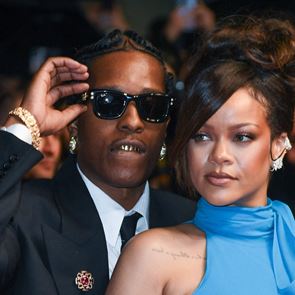 Бременната &lt;em>Риана&lt;/em> като Смърфиета на червения килим в Кан