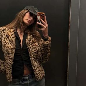 <em>Хейли</em> <em>Бийбър</em> представи прическата на 2026 година