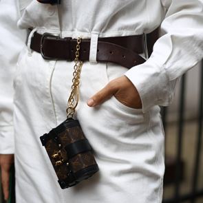 Възможно е да премахнем петната от белите ни дрехи за по-малко от час