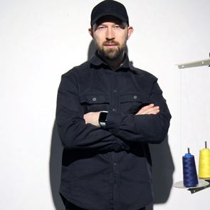 Дизайнерите Николай Божилов и Иван Донев на една модна сцена във Варна