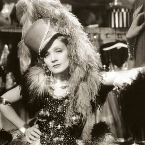 В главната роля Марлене Дитрих