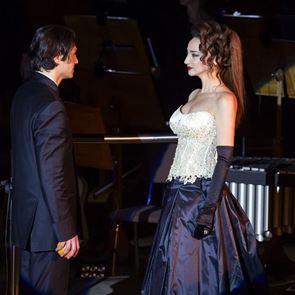 Любовта около &lt;em>Коледа&lt;/em> се пренася във Варна