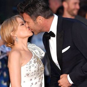 Кайли Миноуг е сгодена