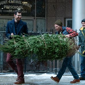 Предразсъдъците падат с романтичната комедия &quot;Дружки