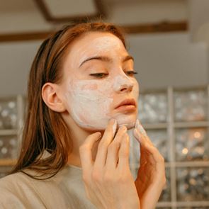 По-малко грим и повече естествена красота през лятото