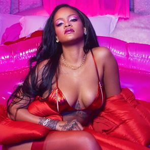 Риана пали огън със следващото шоу на Savage x Fenty