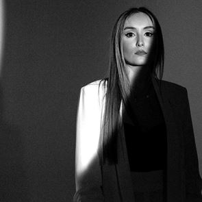 &lt;em>Дара&lt;/em> &lt;em>Екимова&lt;/em> представи новия си емоционален сингъл