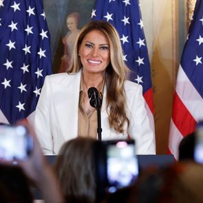 Мелания Тръмп представи празничната украса за &lt;em>Хелоуин&lt;/em> в Белия дом