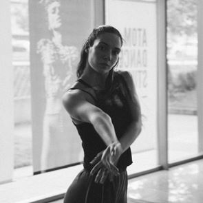 Танцовият спектакъл &quot;В нейния глас&quot; ни отвежда на тайно място