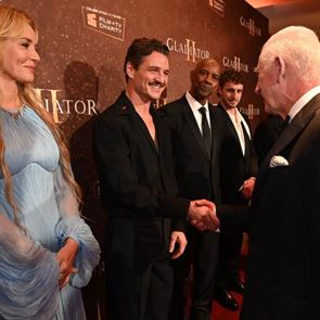 &lt;em>Крал&lt;/em> &lt;em>Чарлз&lt;/em> &lt;em>III&lt;/em> на премиерата на &quot;Гладиатор II в Лондон