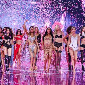 Ангелите се завърнаха: Victoria’s Secret покори <em>Ню</em> <em>Йорк</em> с грандиозно шоу