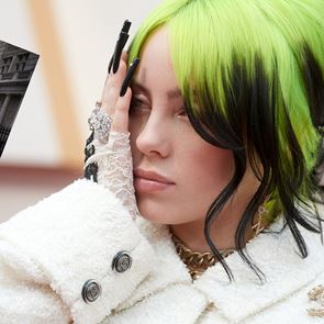 Песента за новия "Джеймс Бонд" е тук, аплодисментите са за Били Айлиш