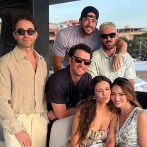 <em>Нина</em> <em>Добрев</em> лекува сърцето си в Италия