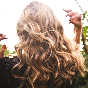 Подбрахме всички звездни тайни за мечтана коса