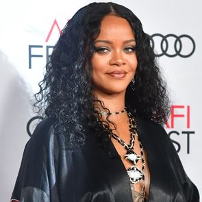 Риана ще бъде голямата звезда в полувремето на Super Bowl