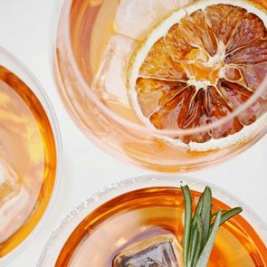 5 освежаващи коктейла за летни вечери с вкус на бягство