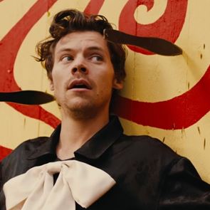 &lt;em>Хари&lt;/em> &lt;em>Стайлс&lt;/em> се завръща с ново видео