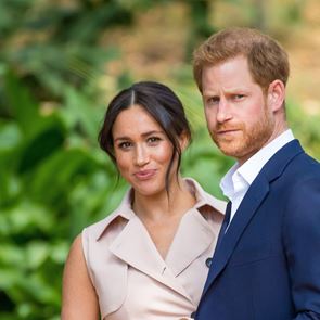 Крал Чарлз иска принц &lt;em>Хари&lt;/em> и Меган Маркъл да присъстват на коронацията му