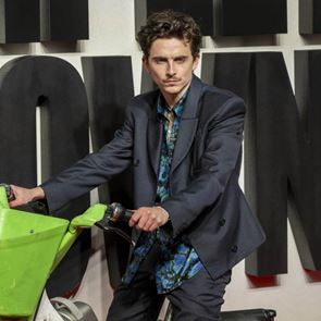 Глобиха &lt;em>Тимъти&lt;/em> &lt;em>Шаламе&lt;/em> заради колело на червения килим