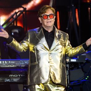 Елтън Джон бе приет по спешност в болница