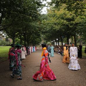 Вдъхновена от една жена: новата колекция на Ердем Моралиоглу разказва история