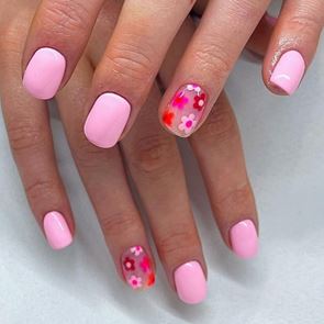 Пастелните нюанси по ноктите правят пролетта по-красива