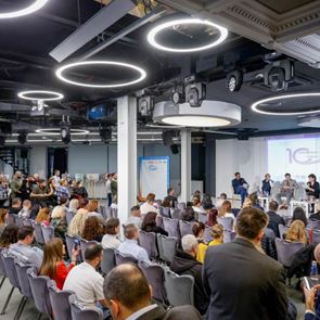 "Забавно лято, грижовна есен": 10 <em>години</em> промяна, която оставя следа