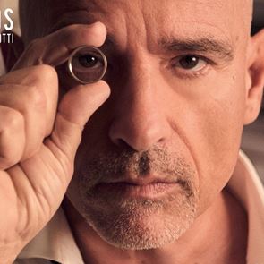 Ерос Рамацоти разказва &quot;Една важна история&quot; в нов двуезичен албум