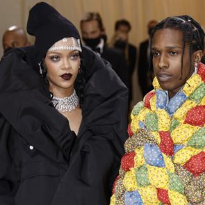 Всички мислят, че Риана е бременна, нейният отговор не закъсня