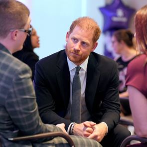 Принц <em>Хари</em> се завърна във Великобритания