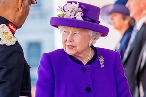 Възможно ли е кралица Елизабет II да се откаже от трона?