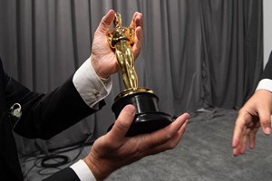 Нека поговорим за Брад Пит и (прическата му от) Оскарите