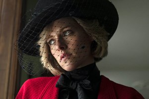 Кристен Стюарт омагьосва в официалния трейлър за "Спенсър"