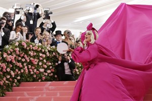 Още звездни моменти от червения килим на Met Gala