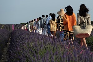 Jacquemus отвори бутик за цветя в Париж