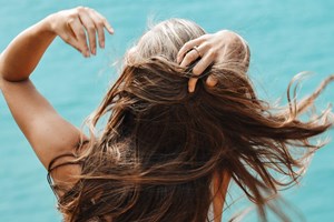 7+1 начина да предпазите косата си в горещото време