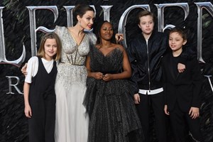 Анджелина Джоли пише книга за правата на децата
