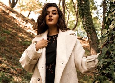 Мари Константин среща фантастични хора онлайн, ние срещнахме нея