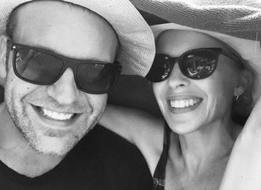 Кайли Миноуг е влюбена, но не и сгодена