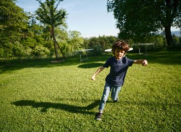 Как да превърнете двора в идеалния за детски забавления кът?