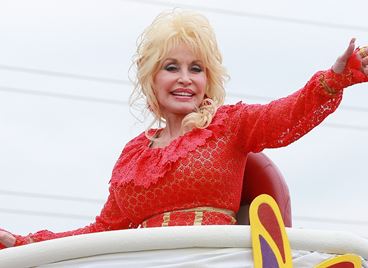 Доли Партън ще предлага безплатно обучение в Dollywood