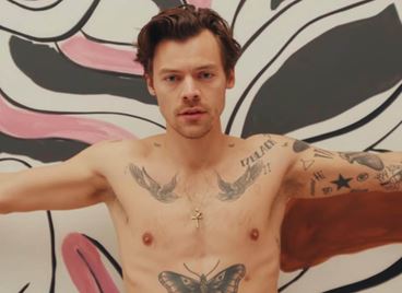 Хари Стайлс, още по-уязвим и още по-себе си в &quot;As It Was&quot;