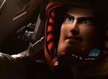 Disney и Pixar ни отвеждат до безкрая с "Баз Светлинна година"