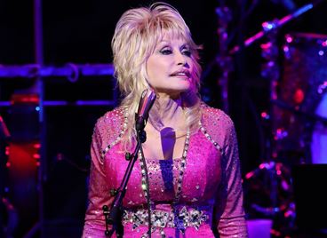 Доли Партън разби още три рекорда на "Гинес"