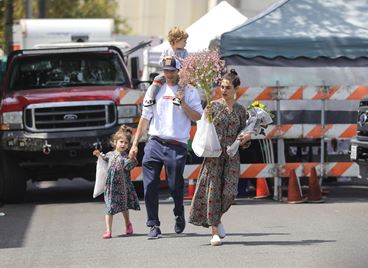 Трябва ли да къпем бебето си често? Мила &amp; Аштън казват „НЕ&quot;