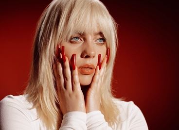 Били Айлиш режисира и новото си музикално видео