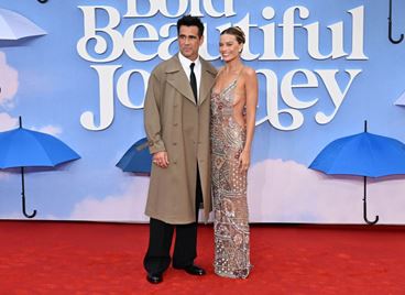 Марго Роби със зашеметяваща поява на червения килим в почти прозрачна рокля